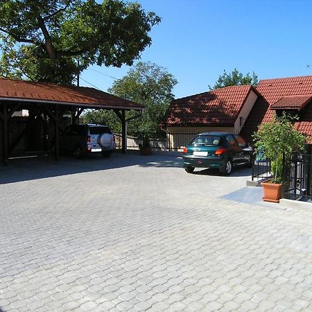 Penzion Pod Hradom Тренчин Экстерьер фото